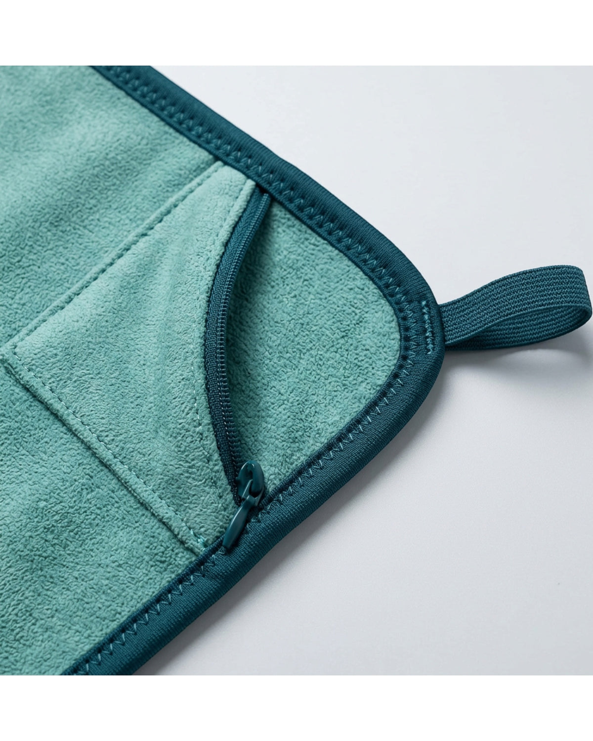 Mvkth Suede Microfiber Fitness Towel with Zipper Pocket 82 x 34 cm Sea Green - Detail view