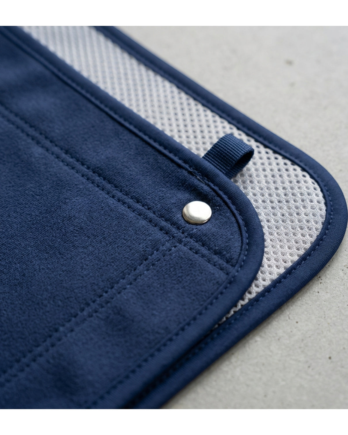Mvkth Double-Layer Mesh-Backed Training Towel 72 x 34 cm Navy Silver - Detail view