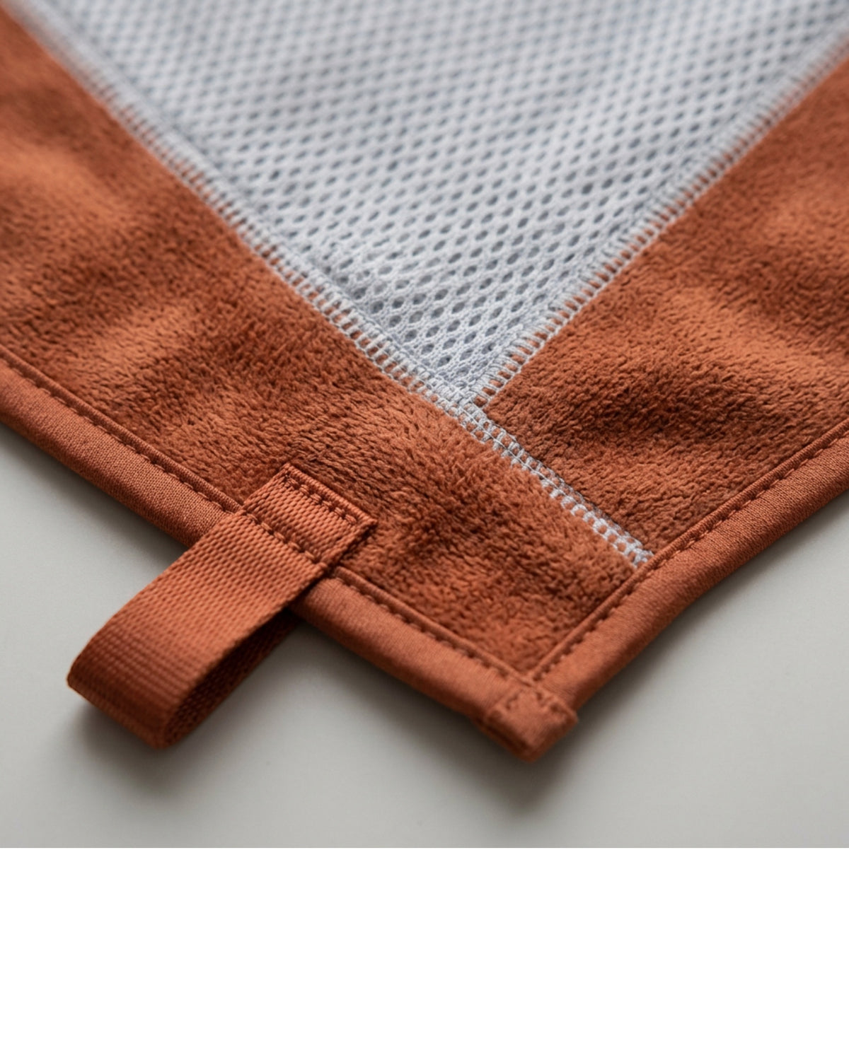 Mvkth Dual-End Neck Training Towel with Center Mesh Panel 108 x 22 cm Terracotta Gray - Detail view